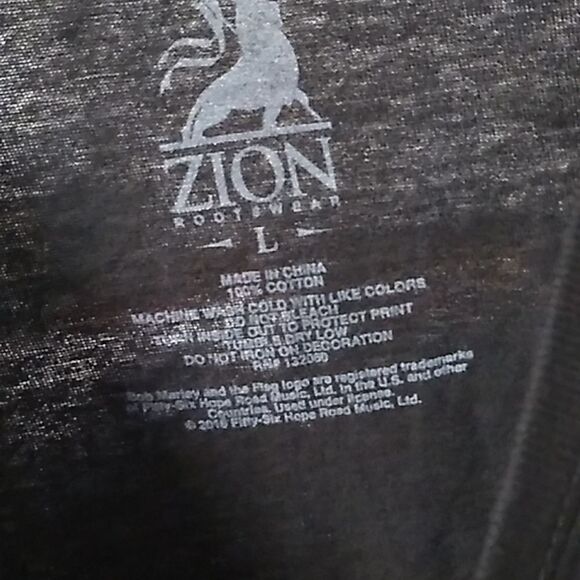 Bob Marley Zion Rainbow Smile Tee New - Picture 4 of 4